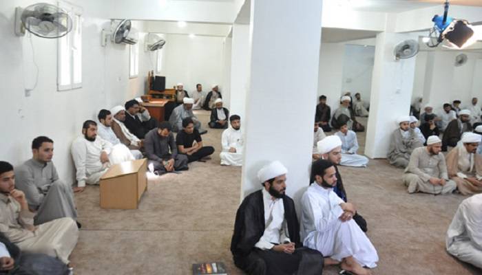 الشيخ مرتضى معاش يلقي كلمة في حوزة كربلاء حول اسباب تقدم الانسان